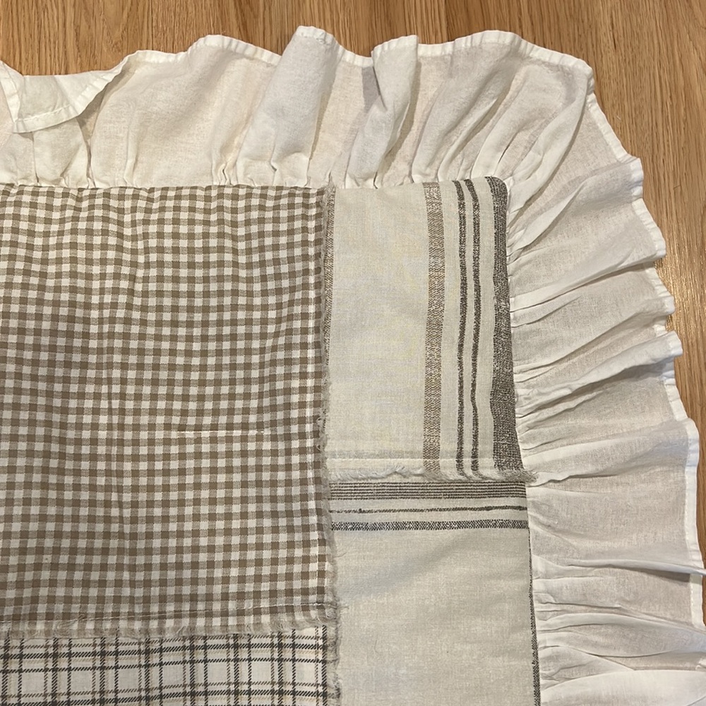 Pillowcases/Shams Set of two 19X25 (27X34 including ruffles) - Picture 3 of 10